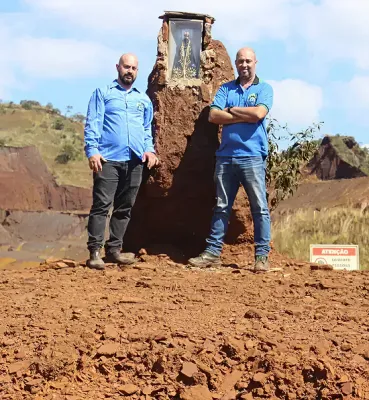 Imagem Ilustrando Terra e Rocha